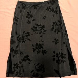 le belle mid floral black skirt. great condition, size M 💌